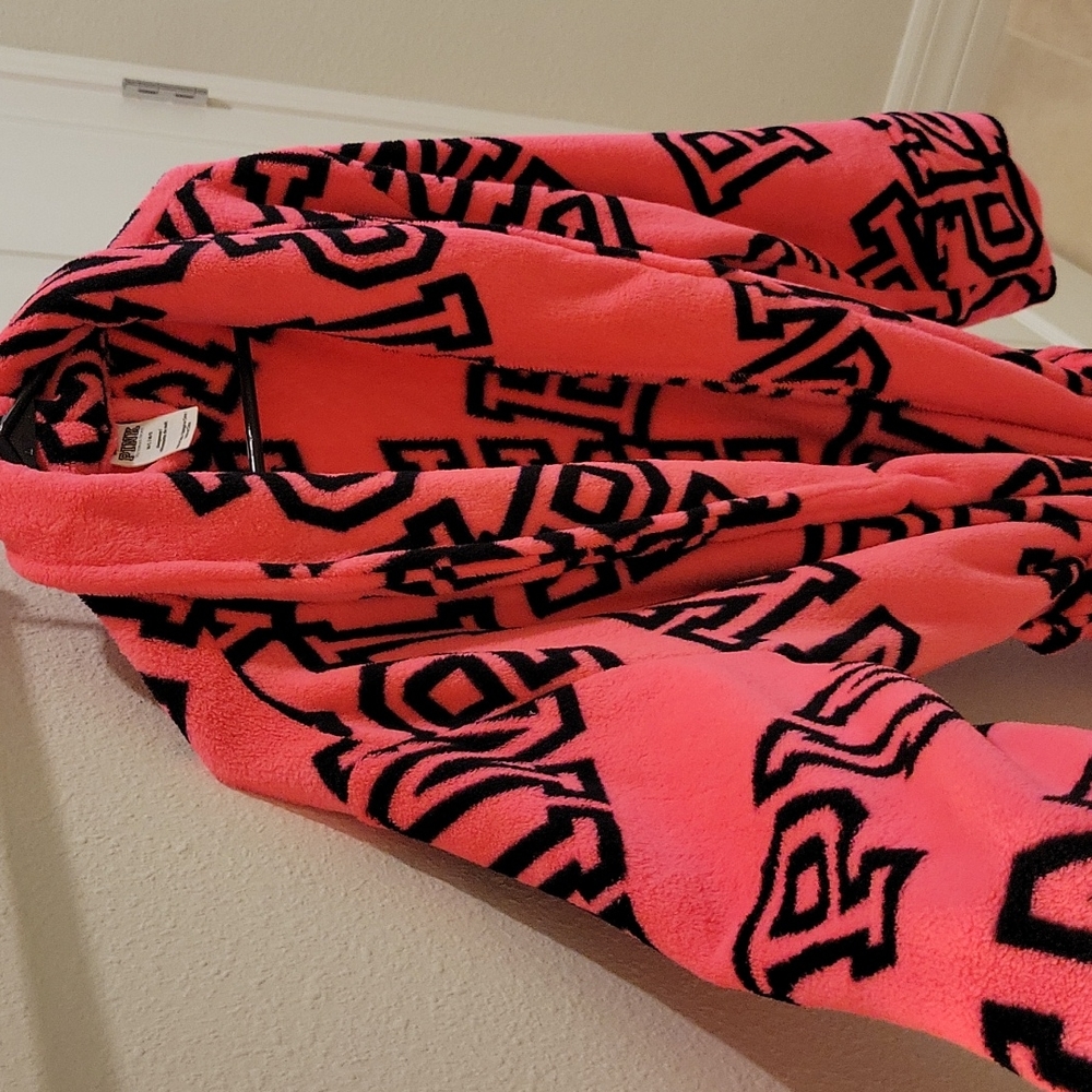 Pink Victoria Secret robe - Picture 4 of 5